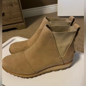 Sorel Women's Harlow Chelsea Rain Boot — Waterproof Leather Ankle Booties